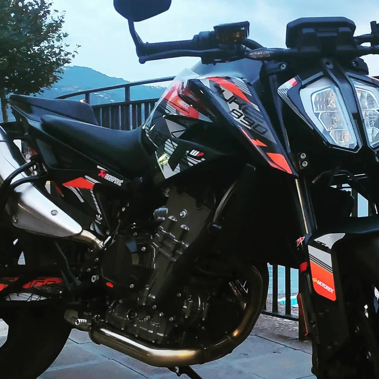 kit grafiche per ktm duke 790 / 890 Júzi