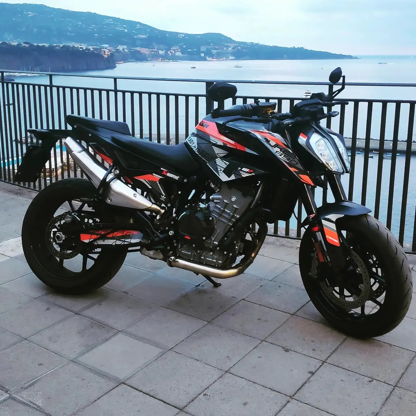 kit grafiche per ktm duke 790 / 890 Júzi